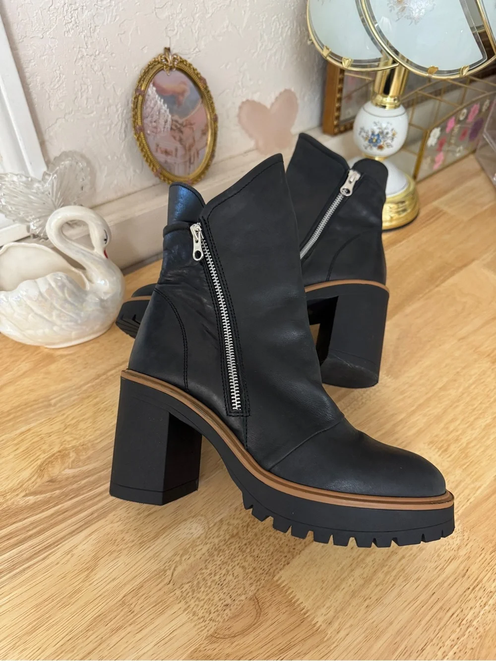 Free People black leather chunky platform ankle boots in size 38.5 🖤 Grunge Boho